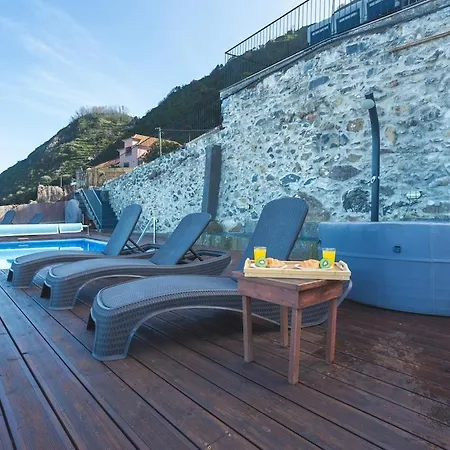 Escaleiras With Pool And Jacuzzi