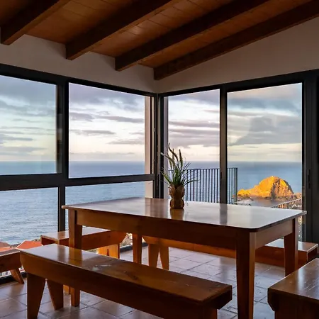 Escaleiras With Pool And Jacuzzi * Porto Moniz