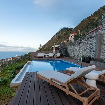 Escaleiras With Pool And Jacuzzi