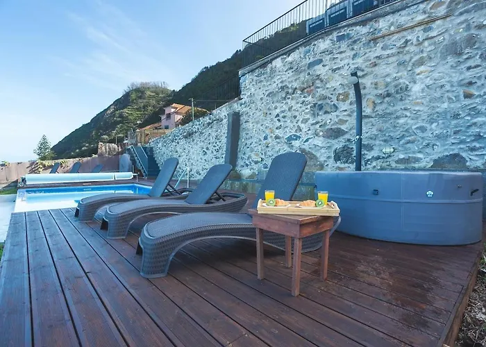 Escaleiras With Pool And Jacuzzy